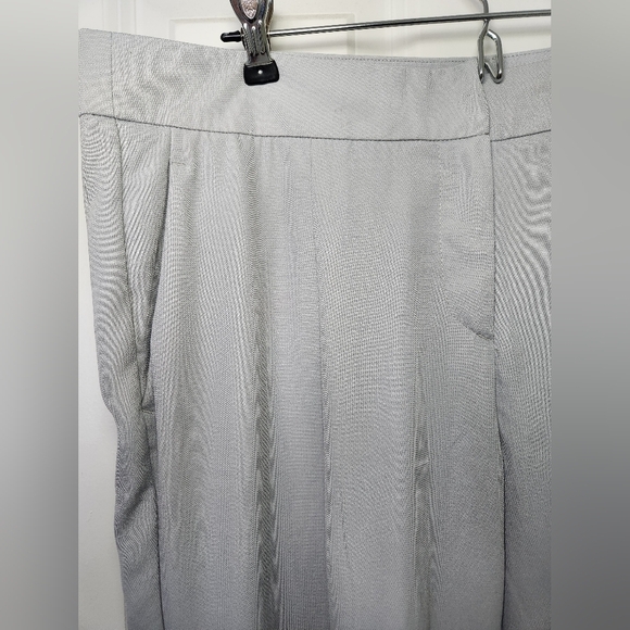 Halston Dove Gray Flat Front Straight Leg Dress Pants Womens Size 8 - Picture 2 of 7